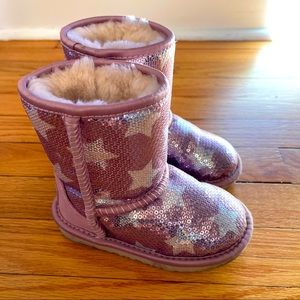 Girl's UGG boots in pink sequin stars
